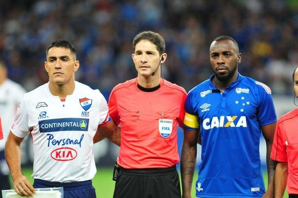Imagens do jogo entre Cruzeiro e Nacional-PAR, pela Copa Sul-Americana, no Mineiro