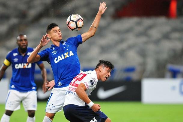 Imagens do jogo entre Cruzeiro e Nacional-PAR, pela Copa Sul-Americana, no Mineiro