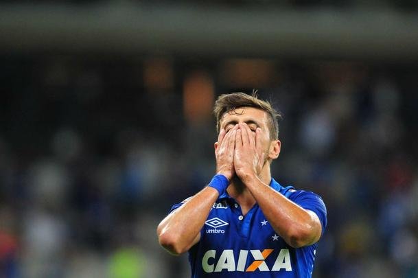 Imagens do jogo entre Cruzeiro e Nacional-PAR, pela Copa Sul-Americana, no Mineiro
