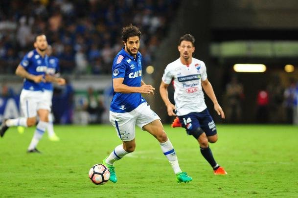 Imagens do jogo entre Cruzeiro e Nacional-PAR, pela Copa Sul-Americana, no Mineiro