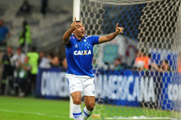 Imagens do jogo entre Cruzeiro e Nacional-PAR, pela Copa Sul-Americana, no Mineiro