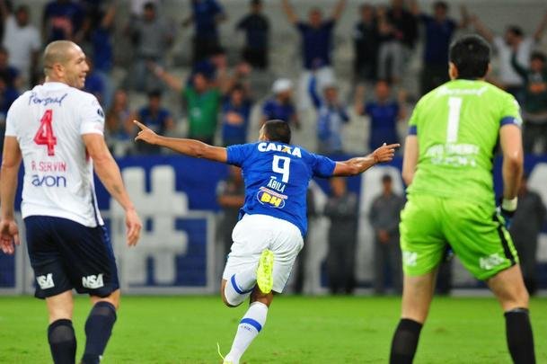 Imagens do jogo entre Cruzeiro e Nacional-PAR, pela Copa Sul-Americana, no Mineiro