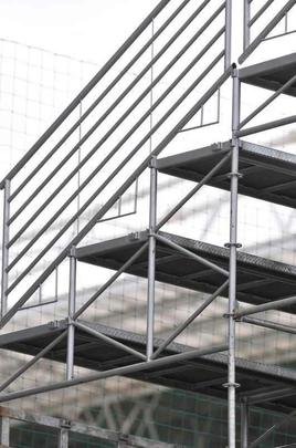 Fotos das obras de instalao de arquibancadas mveis no estdio Independncia