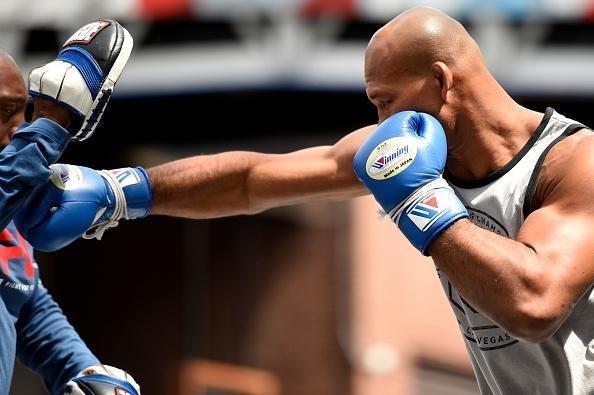 Ronaldo Jacaré treina para luta contra Robert Whittaker