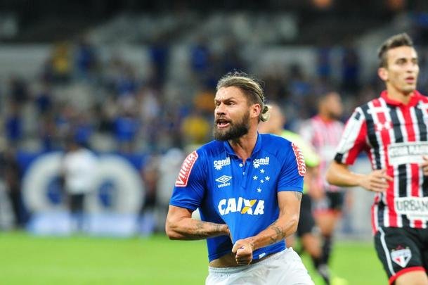 Imagens de Cruzeiro x So Paulo, pela quarta fase da Copa do Brasil, no Mineiro