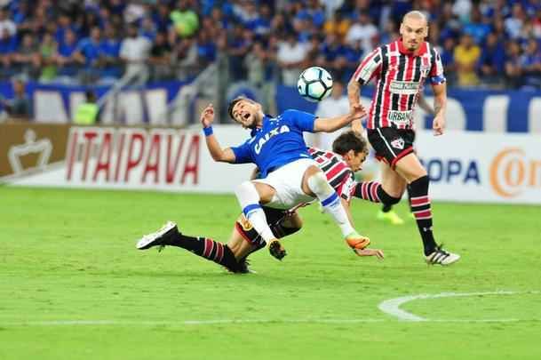 Cruzeiro perde por 2 a 1, mas gol de Thiago Neves assegura classificao s oitavas de final