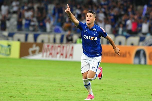 Cruzeiro perde por 2 a 1, mas gol de Thiago Neves assegura classificao s oitavas de final