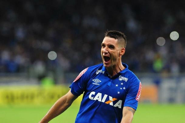 Cruzeiro perde por 2 a 1, mas gol de Thiago Neves assegura classificao s oitavas de final