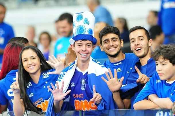 Imagens da torcida do Cruzeiro em jogo contra o So Paulo, pela Copa do Brasil, no Mineiro