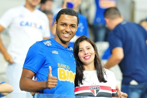 Imagens da torcida do Cruzeiro em jogo contra o So Paulo, pela Copa do Brasil, no Mineiro