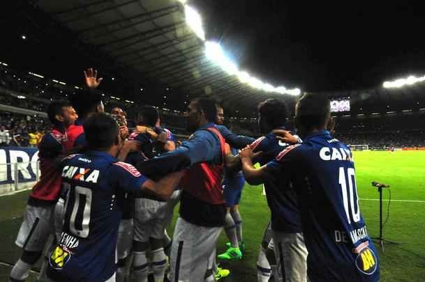 Imagens da torcida cruzeirense na partida contra o So Paulo, no Mineiro, pela Copa do Brasil