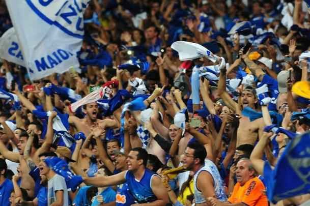Imagens da torcida cruzeirense na partida contra o So Paulo, no Mineiro, pela Copa do Brasil