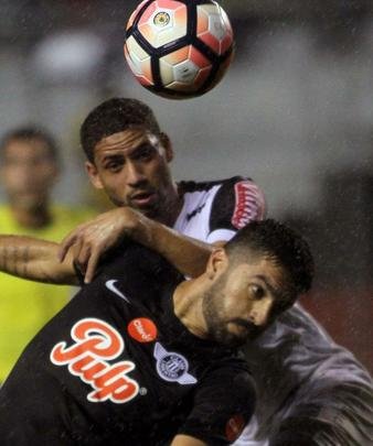 Lance de Libertad x Atlético, duelo disputado no Estádio Nicolás Leoz, no Paraguai, pela Libertadores