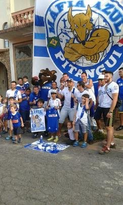 Denner Jonathan, de 12 anos, foi presentado por um grupo de cruzeirenses da cidade de Pitangui-MG