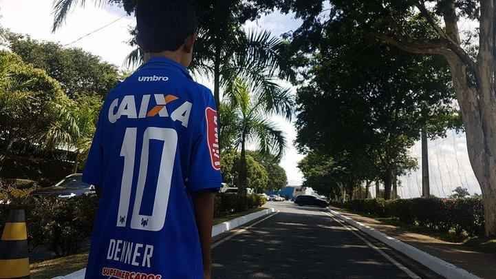 Denner passeia pela Toca da Raposa II