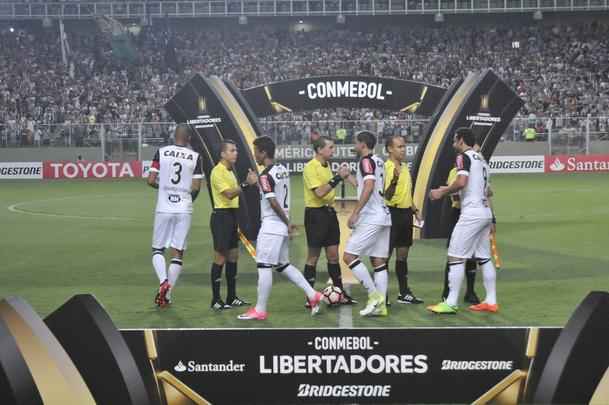 Imagens do duelo entre Atltico e Libertad-PAR, no Independncia, pela Copa Libertadores