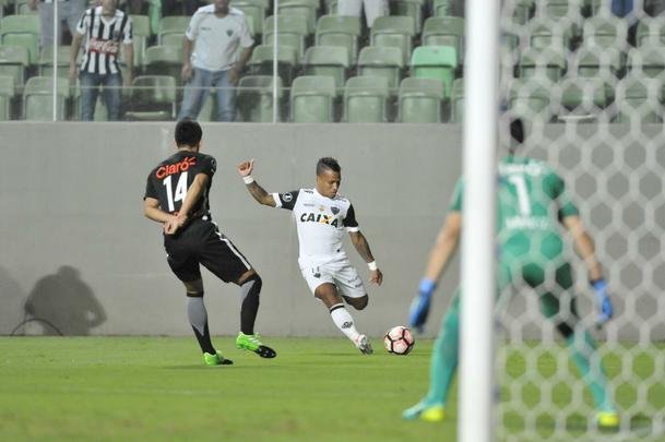 Imagens do duelo entre Atltico e Libertad-PAR, no Independncia, pela Copa Libertadores