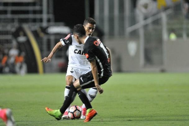 Imagens do duelo entre Atltico e Libertad-PAR, no Independncia, pela Copa Libertadores