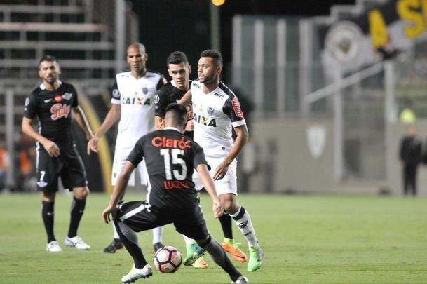 Imagens do duelo entre Atltico e Libertad-PAR, no Independncia, pela Copa Libertadores