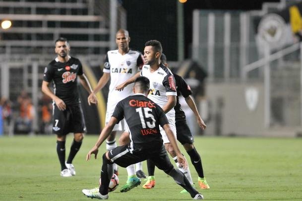 Imagens do duelo entre Atltico e Libertad-PAR, no Independncia, pela Copa Libertadores
