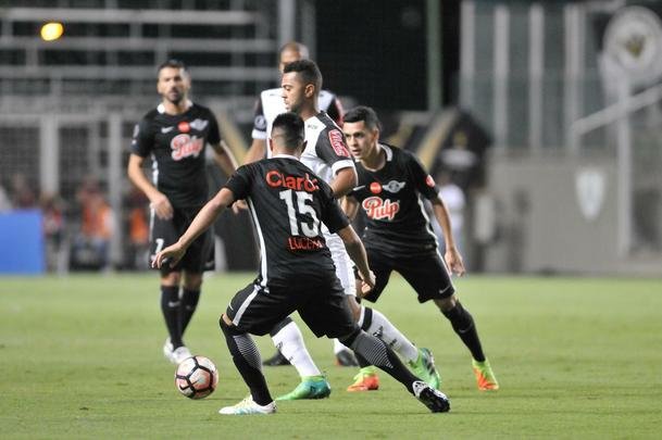 Imagens do duelo entre Atltico e Libertad-PAR, no Independncia, pela Copa Libertadores