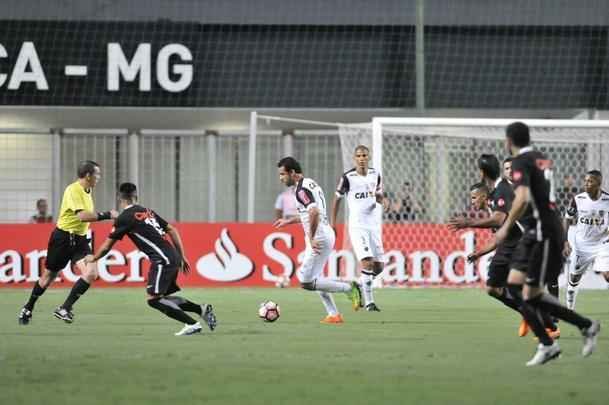 Imagens do duelo entre Atltico e Libertad-PAR, no Independncia, pela Copa Libertadores