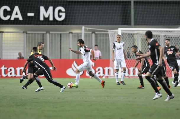 Imagens do duelo entre Atltico e Libertad-PAR, no Independncia, pela Copa Libertadores