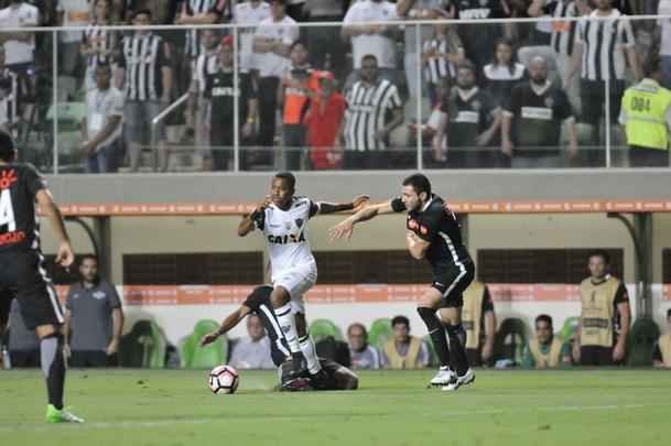 Imagens do duelo entre Atltico e Libertad-PAR, no Independncia, pela Copa Libertadores
