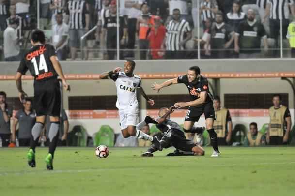 Imagens do duelo entre Atltico e Libertad-PAR, no Independncia, pela Copa Libertadores