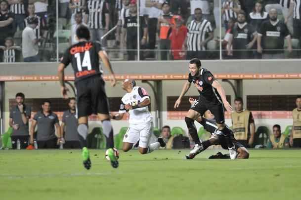 Imagens do duelo entre Atltico e Libertad-PAR, no Independncia, pela Copa Libertadores