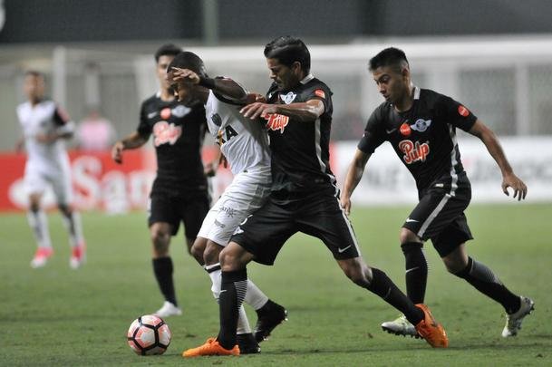 Imagens do duelo entre Atltico e Libertad-PAR, no Independncia, pela Copa Libertadores