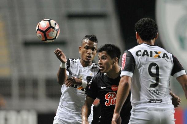 Imagens do duelo entre Atltico e Libertad-PAR, no Independncia, pela Copa Libertadores