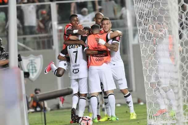 Imagens do duelo entre Atltico e Libertad-PAR, no Independncia, pela Copa Libertadores