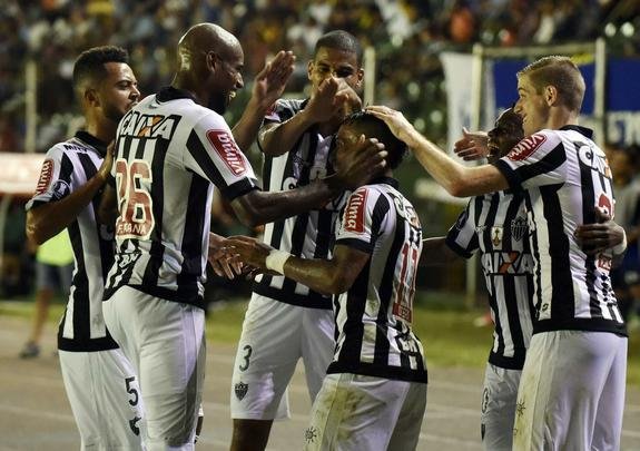Lance de Sport Boys x Atlético, jogo disputado na Bolívia pela Copa Libertadores da América