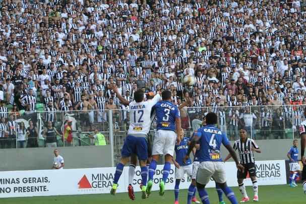 Imagens do primeiro tempo do clssico entre Atltico e Cruzeiro, no Independncia, pela final do Mineiro