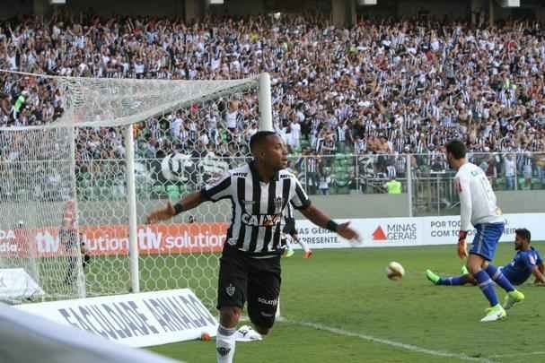 Robinho abriu o placar no clssico e colocou o Atltico em vantagem 