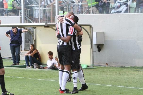 Robinho abriu o placar no clssico e colocou o Atltico em vantagem 