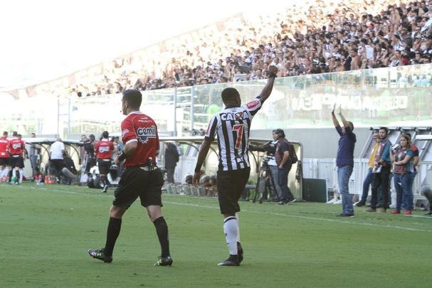 Robinho abriu o placar no clssico e colocou o Atltico em vantagem 