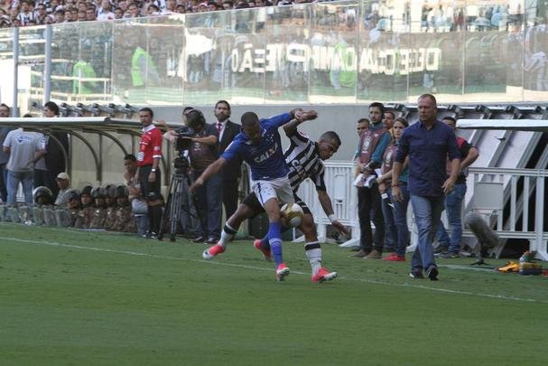 Imagens do primeiro tempo do clssico entre Atltico e Cruzeiro, no Independncia, pela final do Mineiro