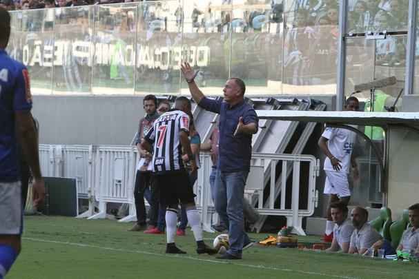 Imagens do primeiro tempo do clssico entre Atltico e Cruzeiro, no Independncia, pela final do Mineiro