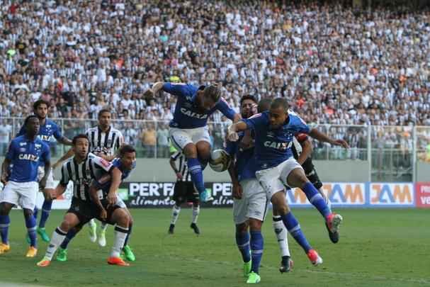 Imagens do primeiro tempo do clssico entre Atltico e Cruzeiro, no Independncia, pela final do Mineiro