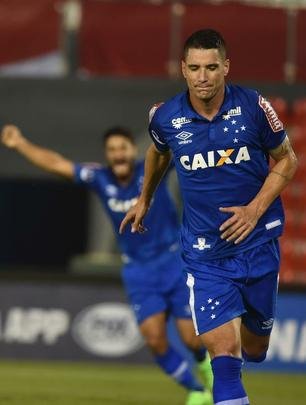Imagens da partida entre Nacional e Cruzeiro, pela primeira fase da Copa Sul-Americana