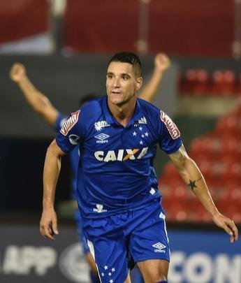 Imagens da partida entre Nacional e Cruzeiro, pela primeira fase da Copa Sul-Americana