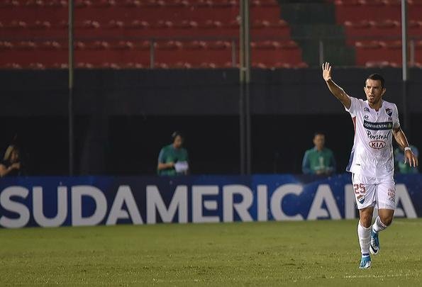 Imagens da partida entre Nacional e Cruzeiro, pela primeira fase da Copa Sul-Americana
