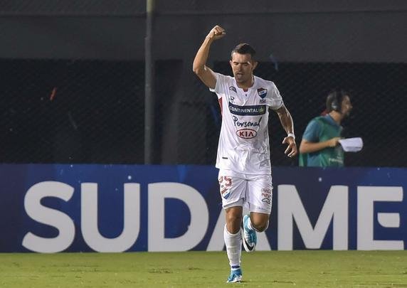 Imagens da partida entre Nacional e Cruzeiro, pela primeira fase da Copa Sul-Americana