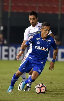 Imagens da partida entre Nacional e Cruzeiro, pela primeira fase da Copa Sul-Americana