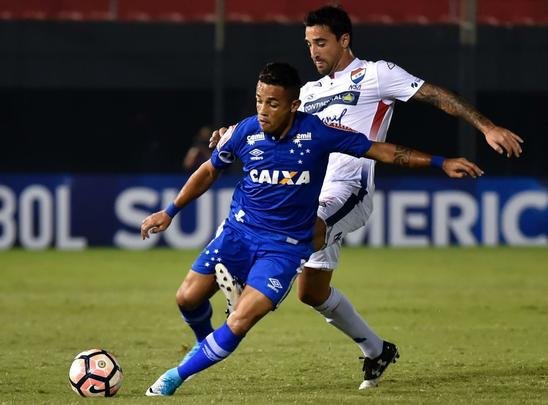 Imagens da partida entre Nacional e Cruzeiro, pela primeira fase da Copa Sul-Americana