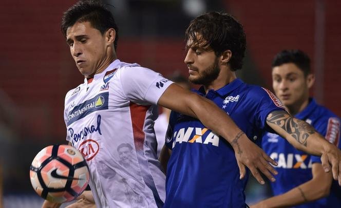 Imagens da partida entre Nacional e Cruzeiro, pela primeira fase da Copa Sul-Americana