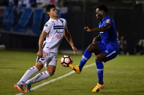 Imagens da partida entre Nacional e Cruzeiro, pela primeira fase da Copa Sul-Americana