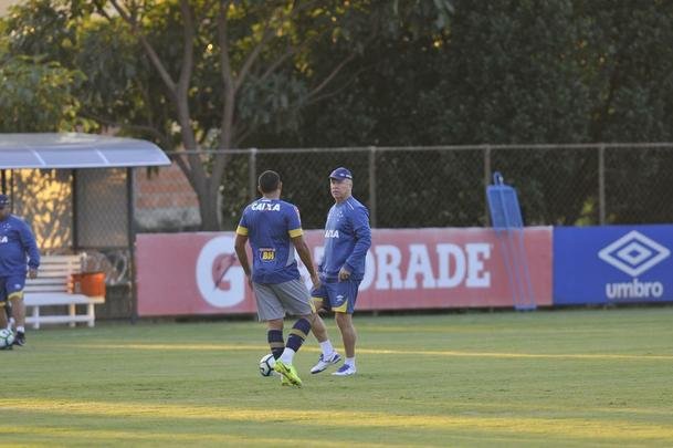 Mano Menezes testou novidades no Cruzeiro para enfrentar o So Paulo na estreia do Brasileiro